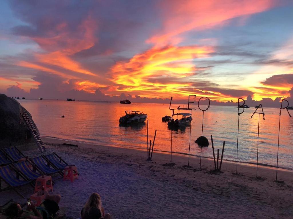 Pond'S Hostel Ko Tao Bagian luar foto